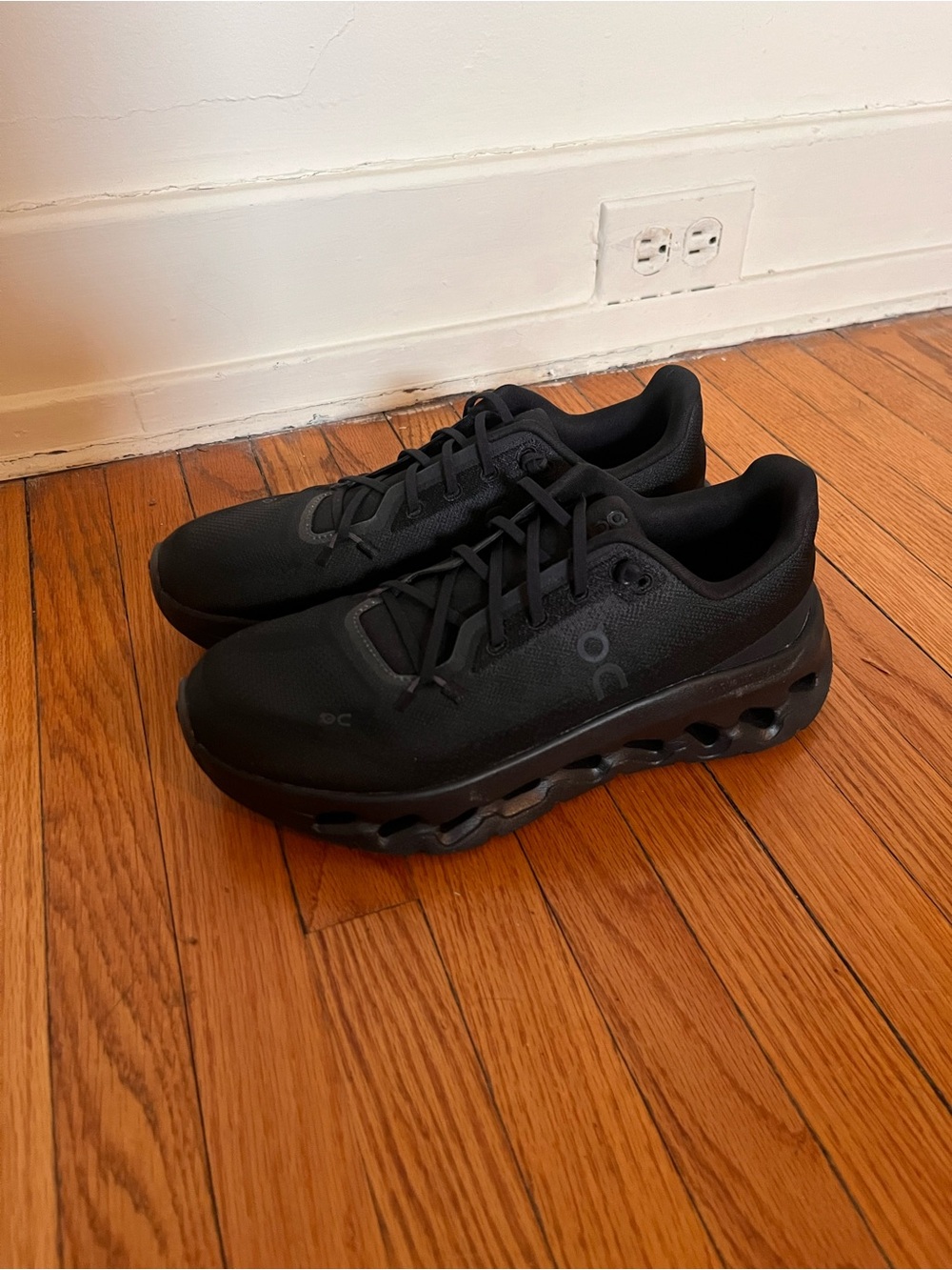 On Cloudmonster women's Running Shoes - Black